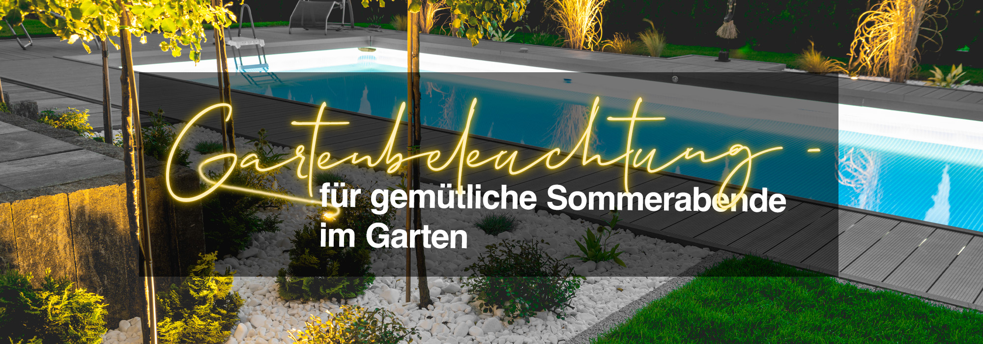 Eine schicke Gartenbeleuctung entlang des Pools